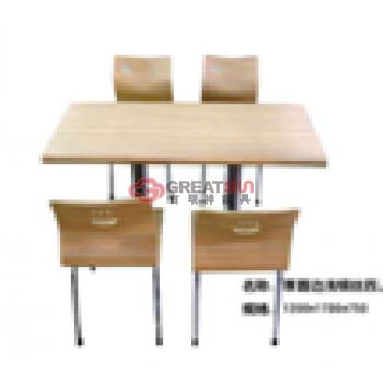 四人餐桌