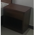 床头柜
