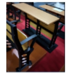 阶梯教室前桌
